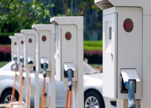 英國(guó)電動(dòng)汽車(chē)行業(yè)陷入困境，英媒：中國(guó)背鍋！